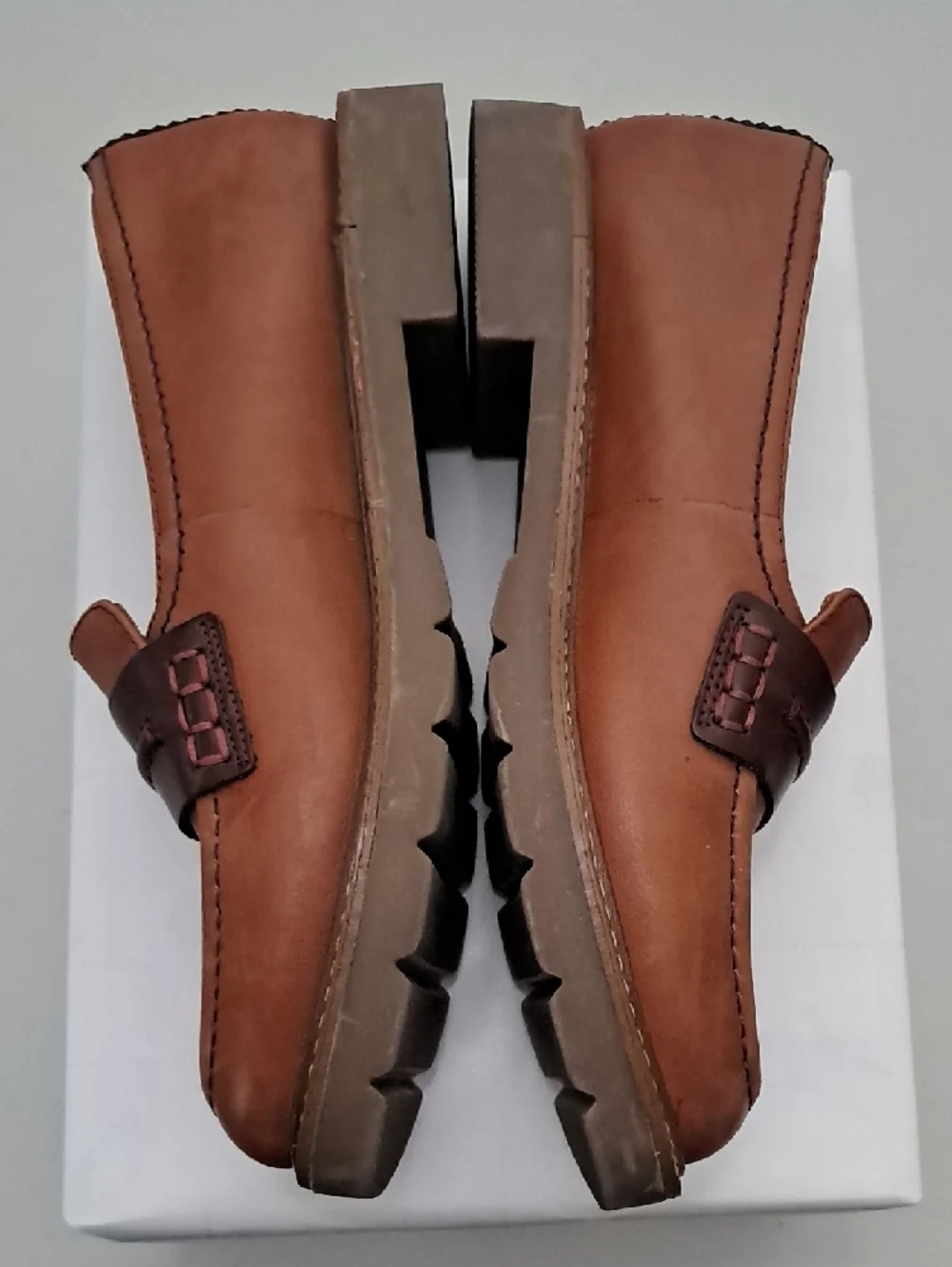 Cobb Hill Women's Size 8 Slip-On Leather  Loafers